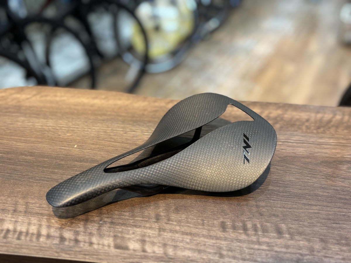 TNI フルカーボン サドル TNI CarbonFly カーボンサドル | Umikaze Cycle