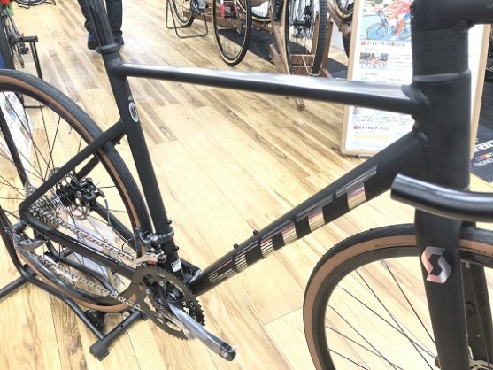 vyce フルカーボン　ロードバイク 油圧ディスク　アルテグラ　フル内装フレーム vyce フルカーボン ロードバイク 油圧ディスク アルテグラ フル内装