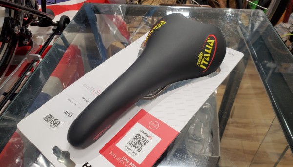 Selle Italia】元祖軽量サドルFLITEの刺繍入りが復活！！世代の方もNJS