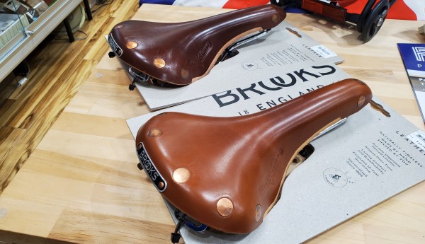 BROOKS】SWIFT CHROMEの店頭在庫あります♪HONEYとBROWN各１個