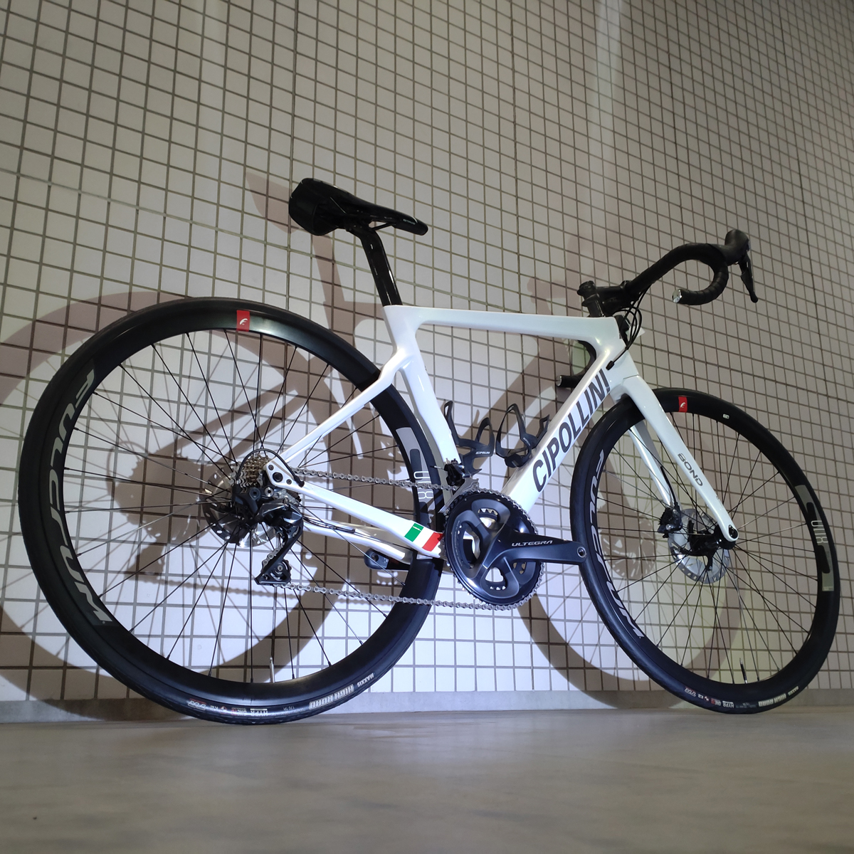 CIPOLLINI】再投稿 試乗車放出第一弾 BOND2 Mサイズ | 川崎で自転車を 