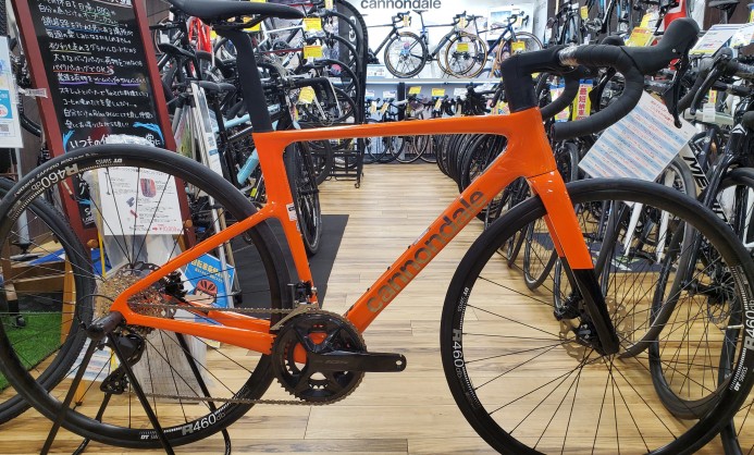 CANNONDALE】ド派手なカラーのNEW SUPER 6 EVO CRB4 105が入荷してます