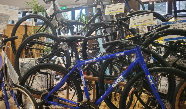 GIOS】今も昔もクロスバイクの大定番！MISTRALのDISCブレーキモデル店頭でご覧いただけます！ | 川崎で自転車をお探しならY's Road  川崎店