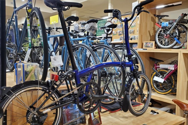 【BROMPTON】ボルトブルーラッカーのM4L在庫ございます！【ワイズロード川崎店】 | 川崎で自転車をお探しならY