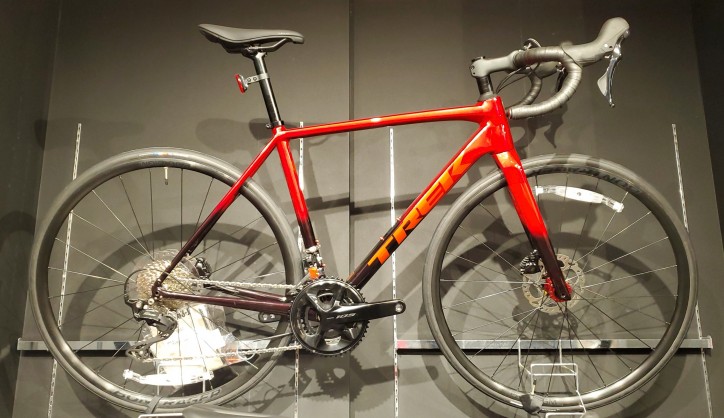 TREK】レーシングスペックの上位アルミフレームロードバイク！EMONDA