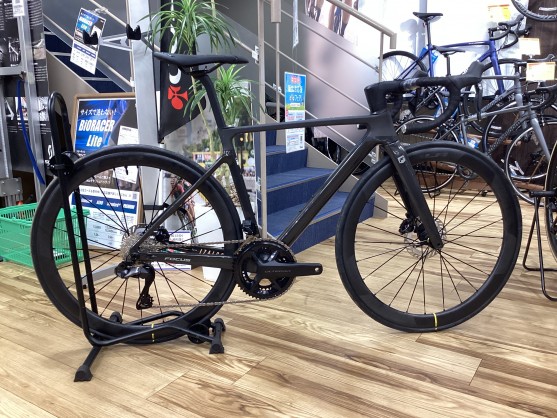 【大特価FOCUS】ワイズロード川崎限定40%off！IZALCO MAX9にULTEGRA Di2＆COSMIC SLR搭載完成車を出血大サ… | 川崎で自転車をお探しならY's Road 川崎店