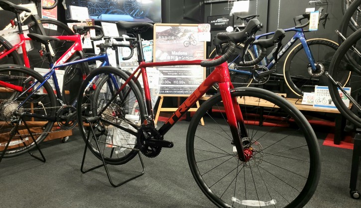 【TREK】アルミにも種類が沢山あります！EMONDA ALRはレーシングな軽量アルミロードです！ | 川崎で自転車をお探しならY's Road 川崎店