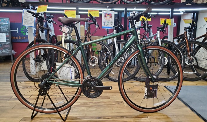 【GIANT】これぞ教科書通りのクロスバイク！不屈の名作クロスバイクESCAPE R3の在庫有り！ | 川崎で自転車をお探しならY's Road 川崎店