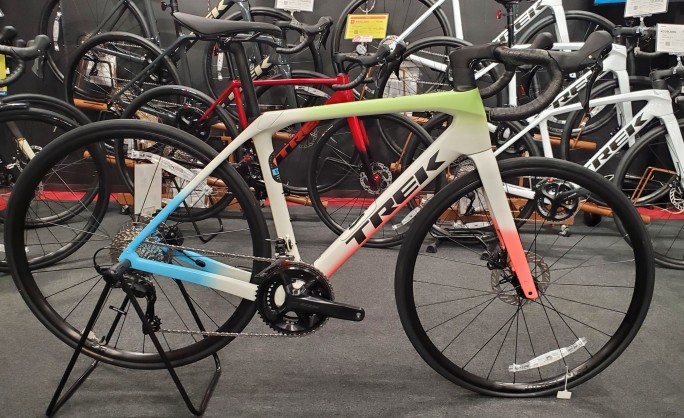 【TREK】ライドに彩を！ロングライド系ロードの超有名モデルDOMANE SL 5の鮮やかな新色在庫あり！ | 川崎で自転車をお探しならY's Road 川崎店