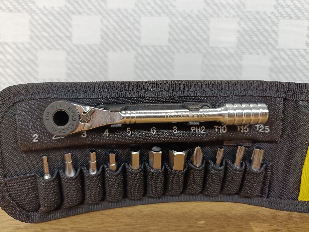 TOPEAK ラチェットロケット ライト DX のラチェットと11本のビット