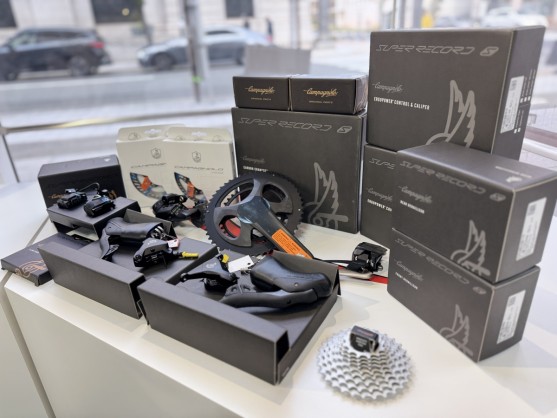 【CAMPAGNOLO】色々比べてみました！SUPER RECORD WRL！ | 神戸で自転車をお探しならY's Road 神戸店