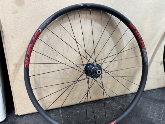 MTB 新品ホイール マレット後輪用27.5 新品タイヤ付 MTB 新品ホイール マレット後輪用27.5 新品タイヤ付