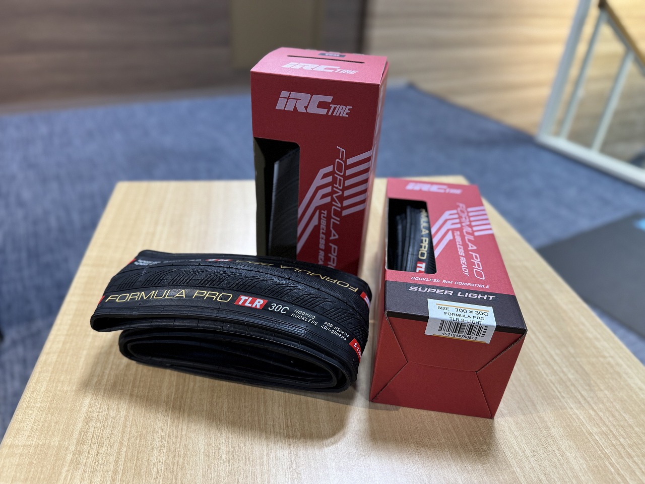 IRC Formula Pro TLR S-LIGHT 700X23C　旧モデル FORMULA PRO TUBELESS READY S-LIGHT | アイ・アール・シー 井上