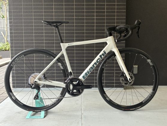 BIANCHI】レースにもロングライドにも！爽やかホワイトのカーボン
