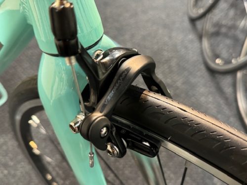 BIANCHI】定番のチェレステカラーが大量入荷！！初めてのロードバイク
