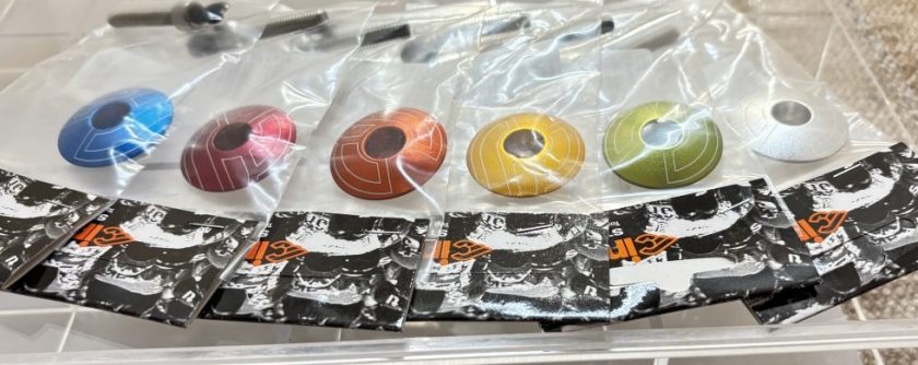 【イベント】カラフルTOPCAPで気分転換！バイクのドレスアップにいかがですか？ | 京都でスポーツ自転車をお探しならY's Road 京都店