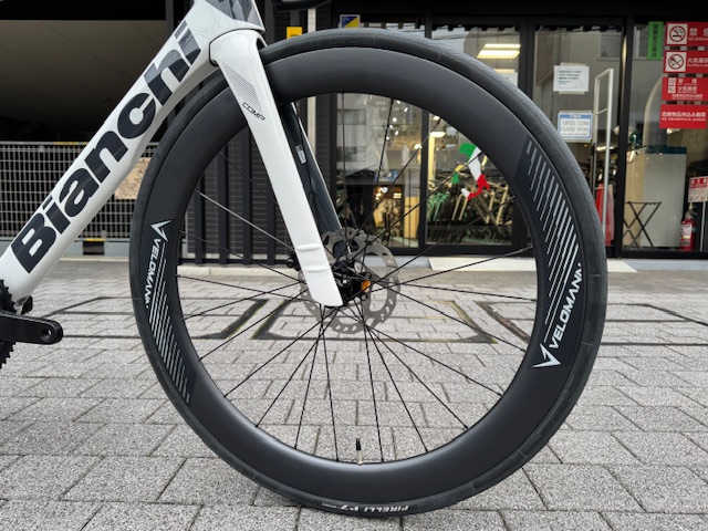 Bianchi ロードバイク　カーボンホイール　エアロハンドル　8kg 60万円切り】Di2+カーボンホイールのエアロロードが超特価に