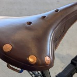 【BROMPTON】今日のカスタムはBROOKS！サドル交換だけでもここまで変わる！！ | Y's Road 松山店エミフルMASAKI