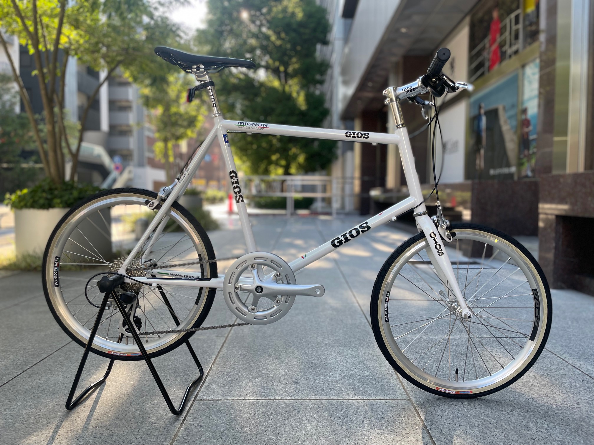 細身フレームのクラシックデザイン20インチ - 自転車