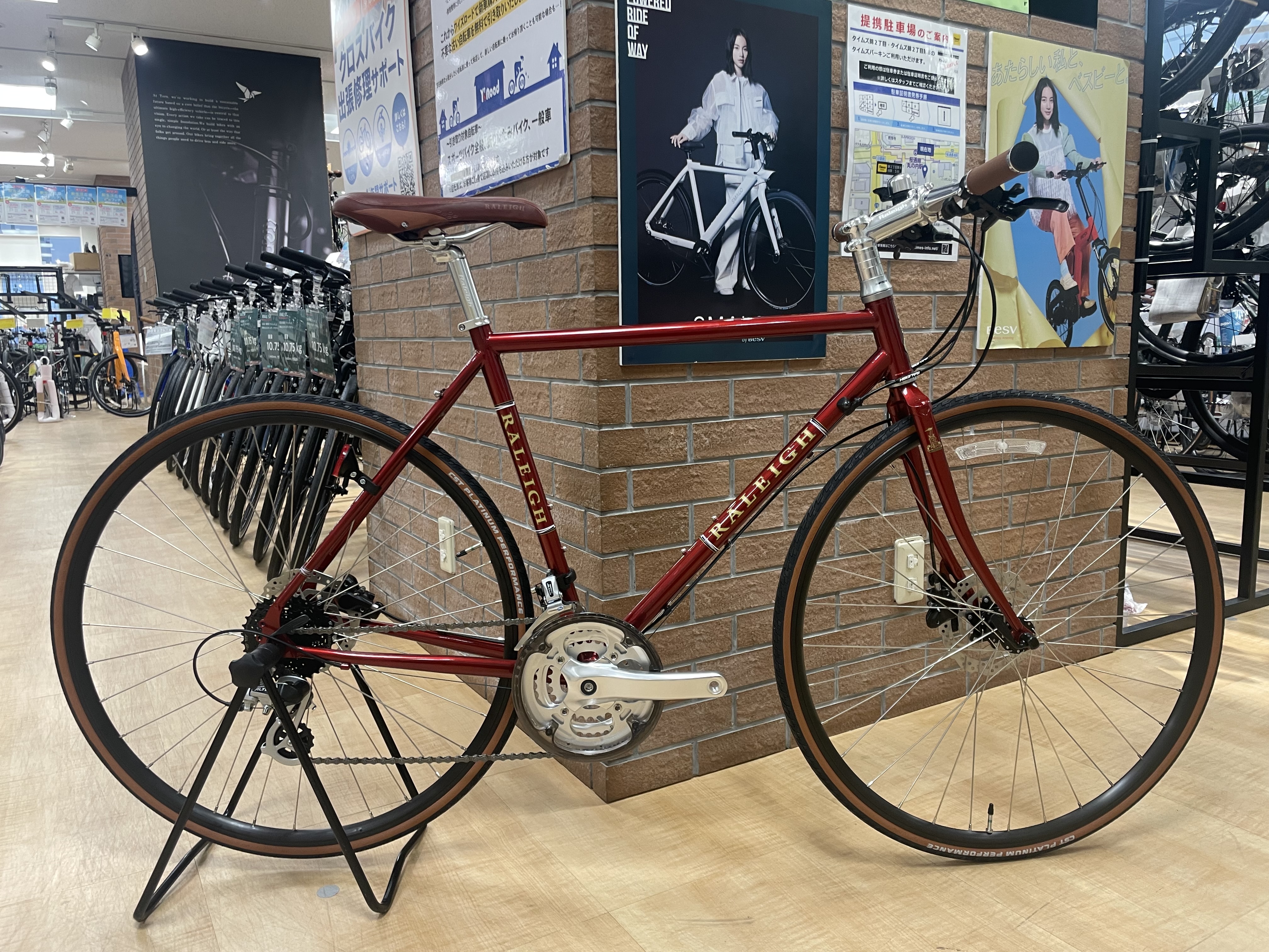 人気車体全カラー揃いました！伝統的なクロモリフレームの雰囲気が所有