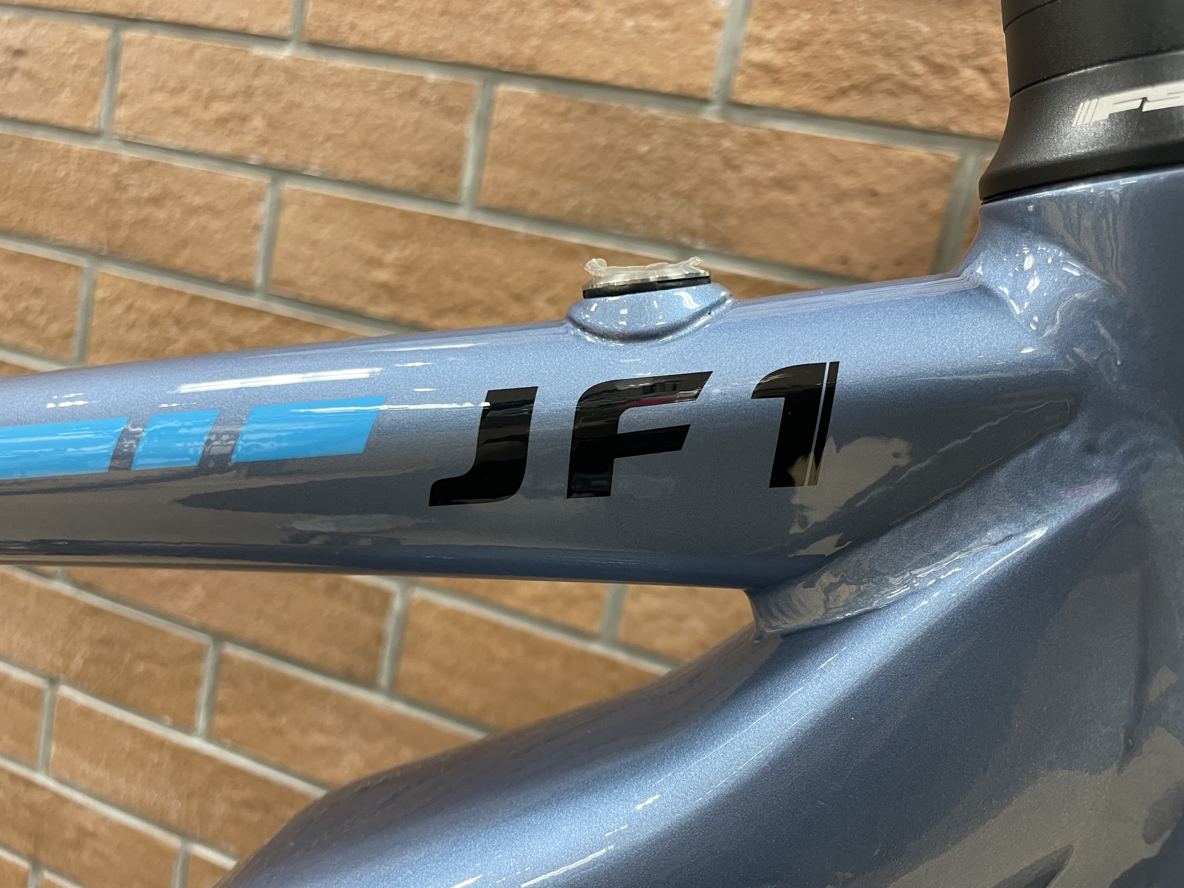 E-bike試乗車増えました！最新コンポ『CUES』を載せたクロスバイク型E-bike【BESV】 | 名古屋で自転車をお探しならY's Road 名古屋クロスバイク館