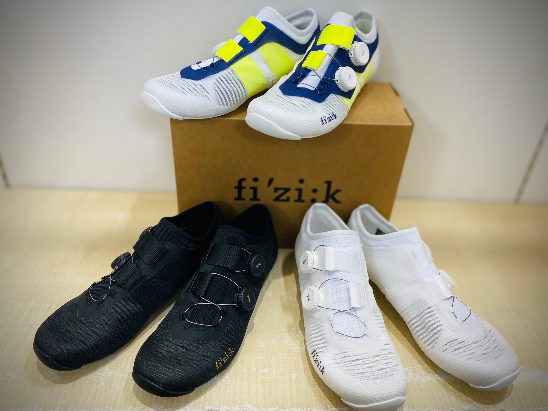 fi'zi:kの最新フラッグシップシューズVEGA CARBON、カラーも