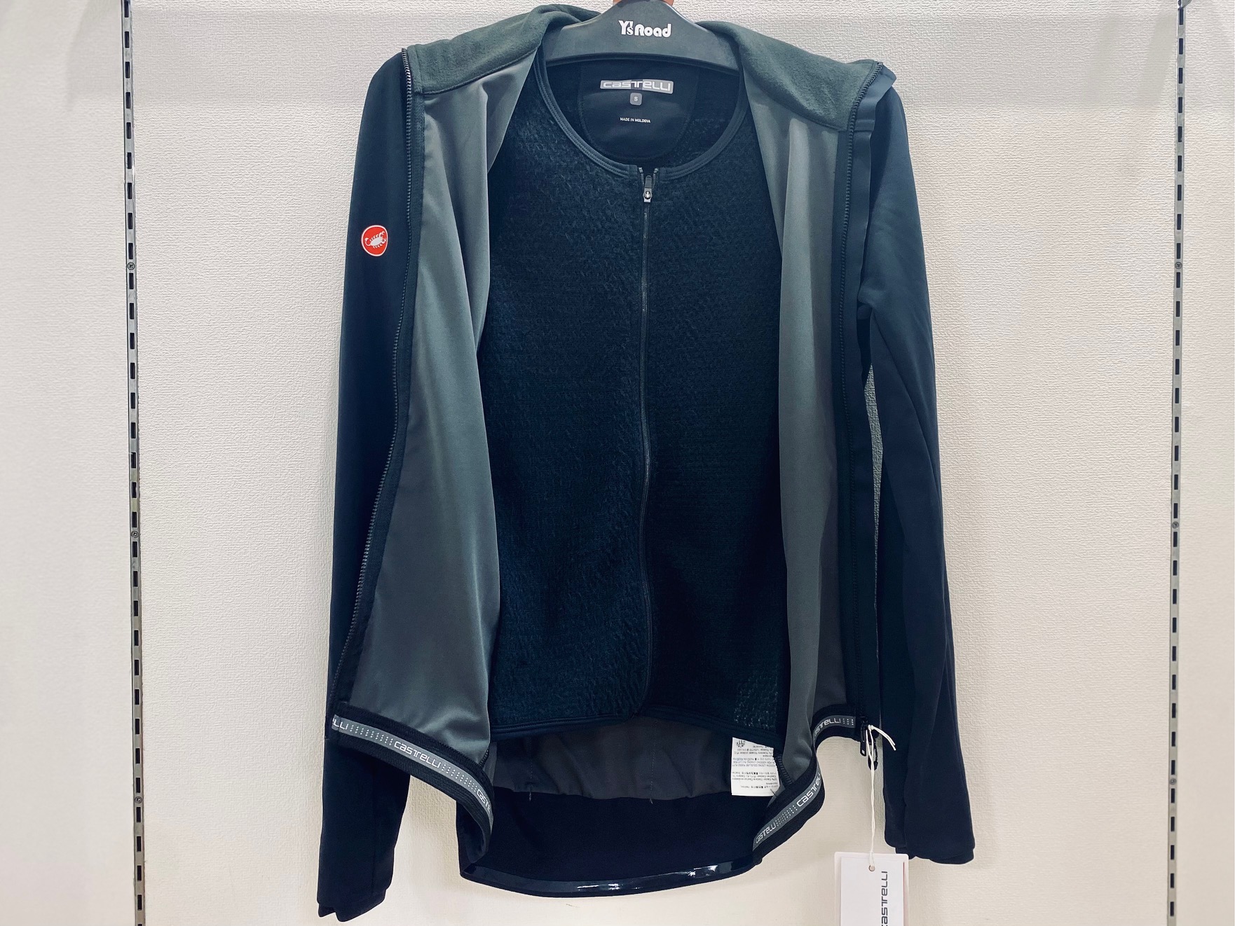 CASTELLIが誇る、冬の最強ジャケットがリニューアル！どう変わっ