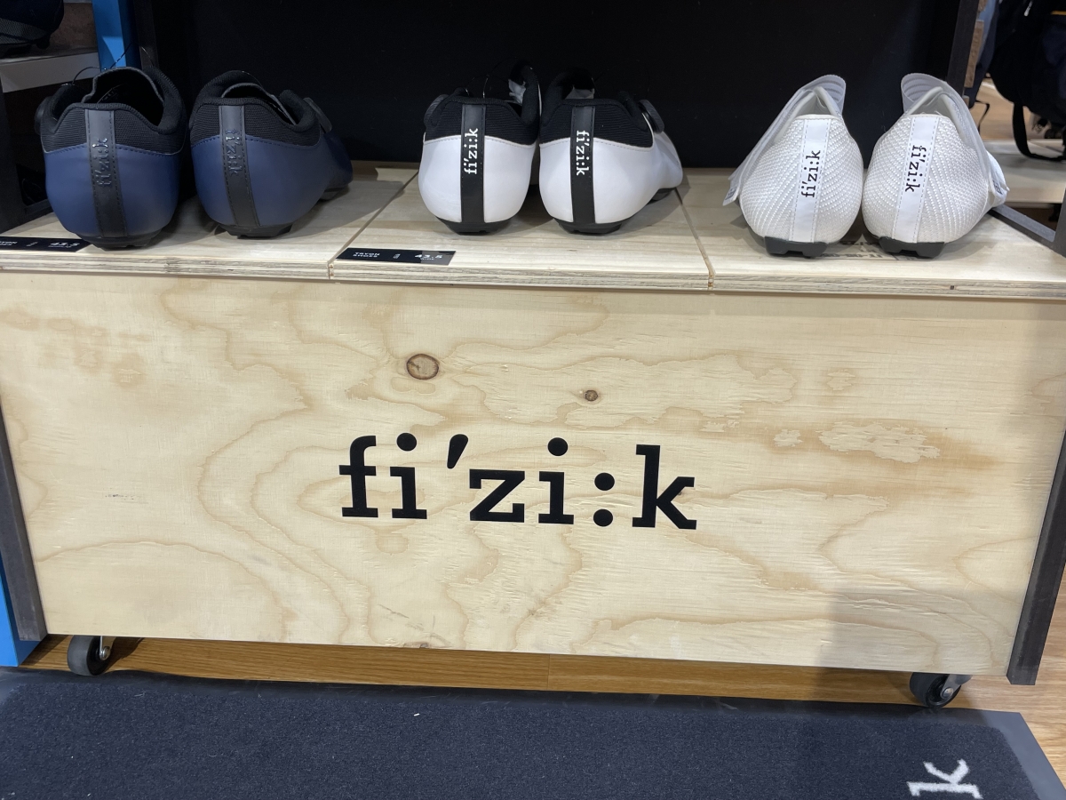 フィジークTRYON開始！当店の11月注目モデルは超軽量なAEROWEAVE！ | サイクルウェアのことならY's Road 名古屋ウェア館