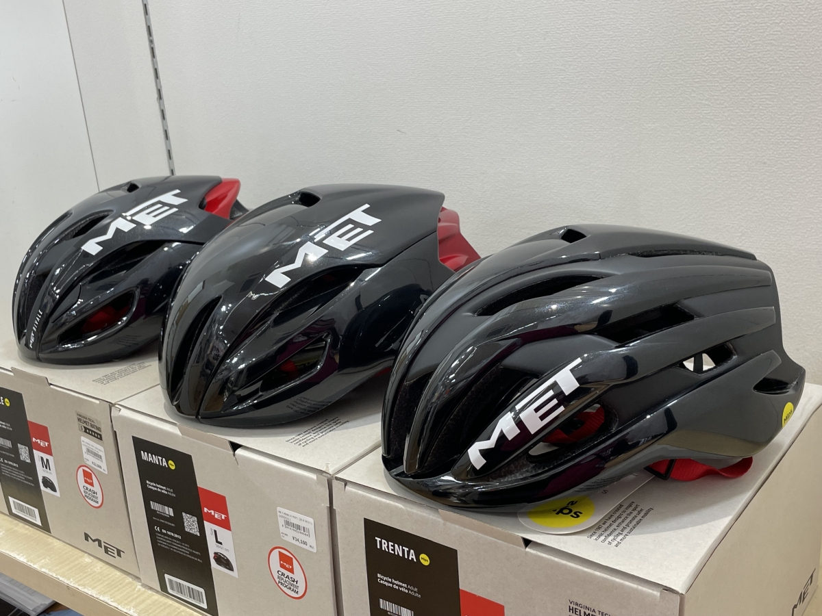 BLACK RED GLOSSY MET TRENTA MANTA RIVALE MIPS 新色 入荷