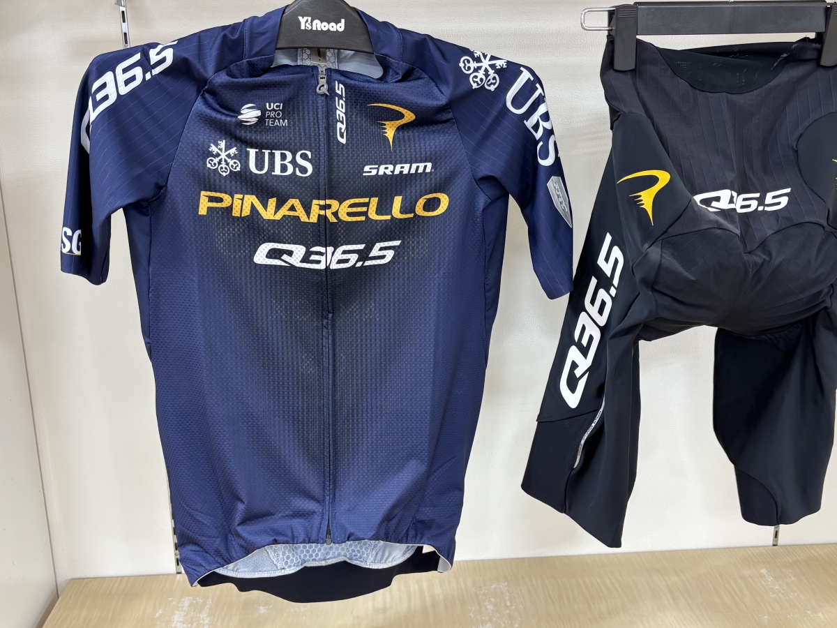 PINARELLO Q36.5プロサイクリングチーム PRO CYCLING TEAM KIT SHORT SLEEVE JERSEY BIB