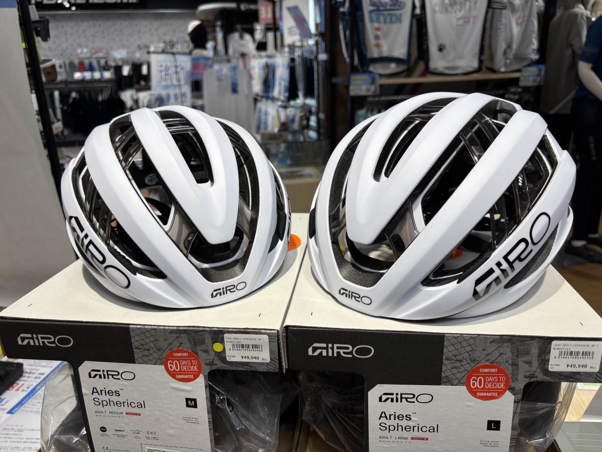 GIRO ARIES SPHERICAL AF サイモン・イェーツ選手 ジロ・デ・イタリア2025 総合逆転 マリア・ローザ ヴィスマ・リースアバイク ヘルメット マットホワイト