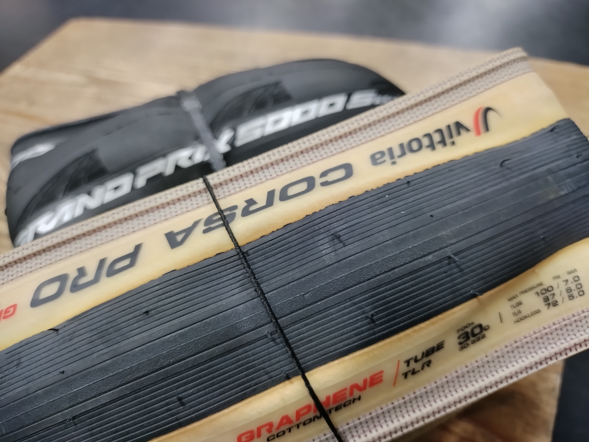 イタリア　マトリックス社　1/8 GPオンロードレーシング　Fタイヤ　新品未開封 イタリア マトリックス社製 1/8GPレーシング用 前後タイヤ 新品