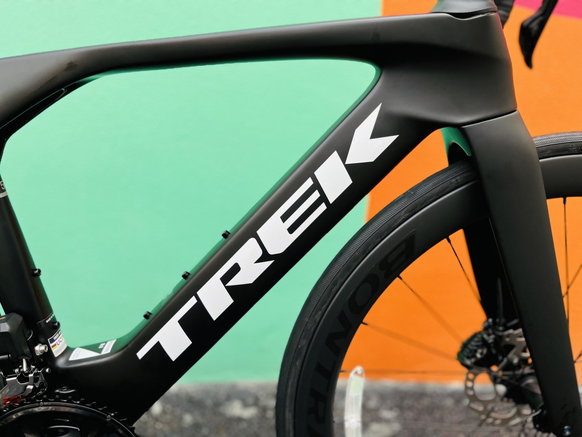 超歓迎 値下げ！TREK 新型Madone 一体型ハンドル - 自転車