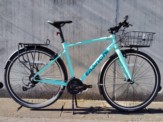 【めっちゃスポーツ！】ビアンキ C Sports1 【美品】 新生活に！ ビアンキ C-SPORT 1 2024 クロスバイク 24段変速 [24 C-SPORT 1