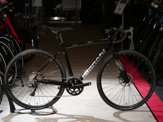 引き取り限定♪人気のビアンキ♪VIA NIRONE7♪RS80カーボンホイール♪ 引き取り限定♪人気のビアンキ♪VIA NIRONE7♪RS80カーボン