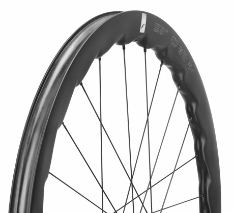 2026_SONIQ_CARBON_closeup1