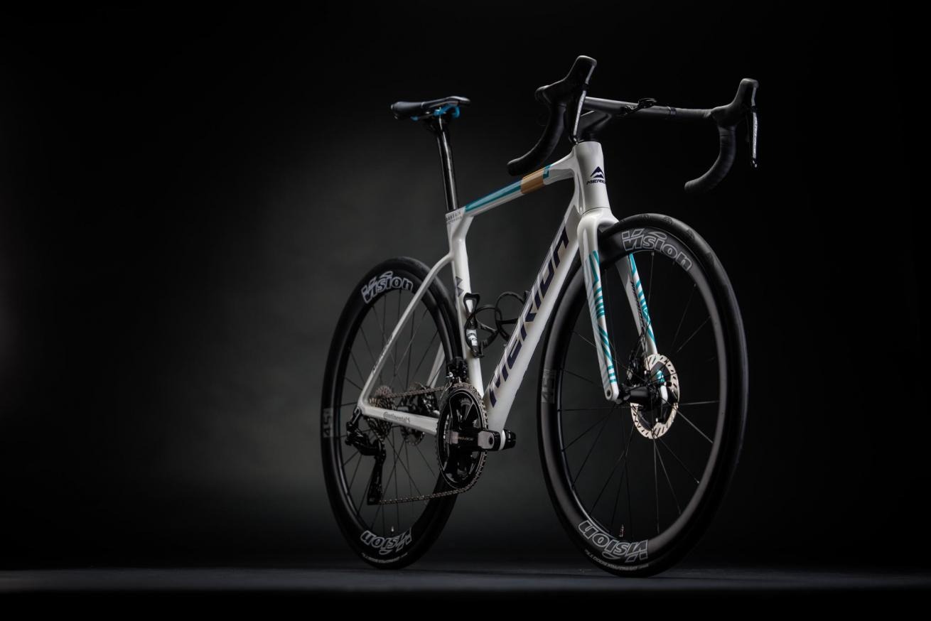 SCULTURA_TEAM_937a49e4-9156-4f8f