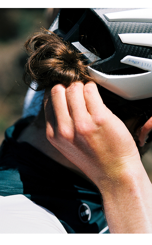 met-trenta-3k-carbon-mips-road-cycling-helmet-25
