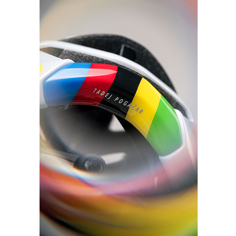 met-trenta-3k-carbon-mips-road-cycling-helmet-tadej-pogacar-rainbow-edition-M162WC2-still-image-9