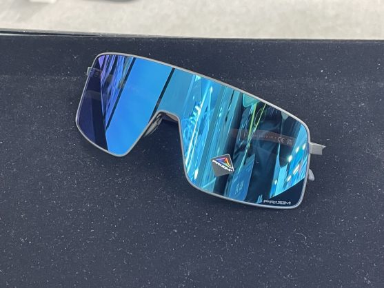 三連休限定値下げ　オークリーサングラス　ほぼ新品 img_3203-557x418.jpg