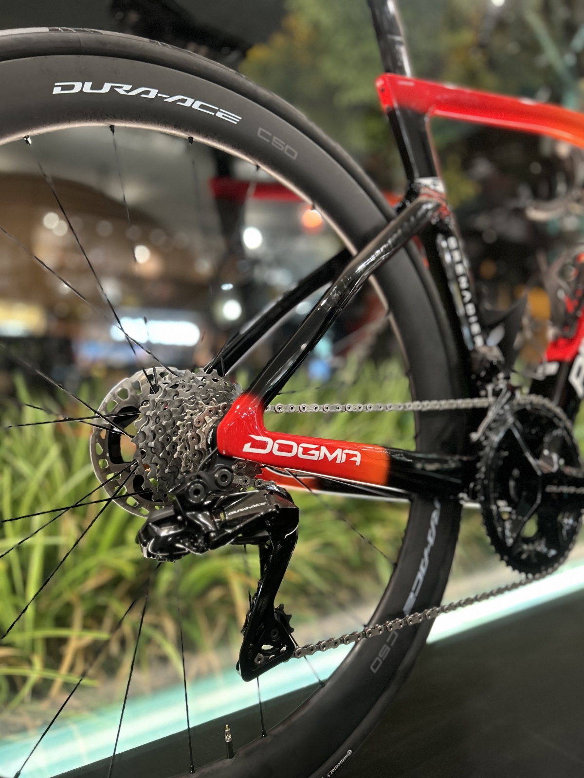 【きた～】新型 ピナレロ DOGMA F 展示車体入荷！！ | 大阪で自転車をお探しならY