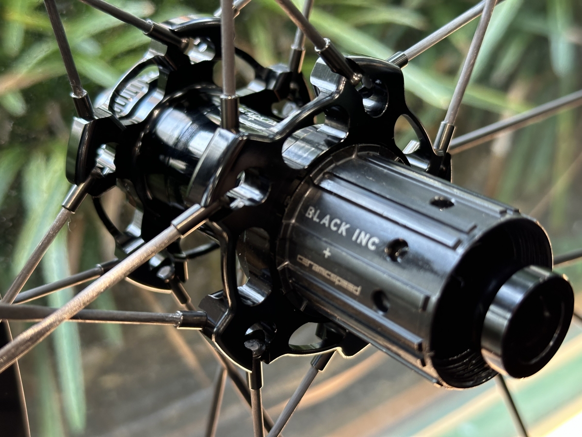 問い合わせ多数！！BLACK 48/58がフリー在庫で入荷です！！【BLACK INC】 | 大阪で自転車をお探しならY