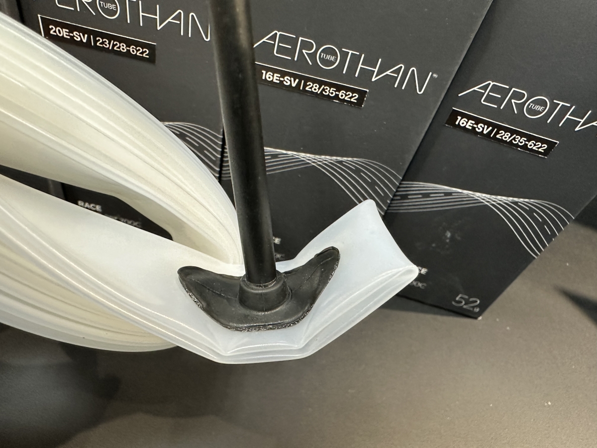 走行抵抗はほぼチューブレス！？エアロザン。乗り心地を犠牲にしない軽量TPUチューブ。 | 大阪で自転車をお探しならY's Road 大阪本館