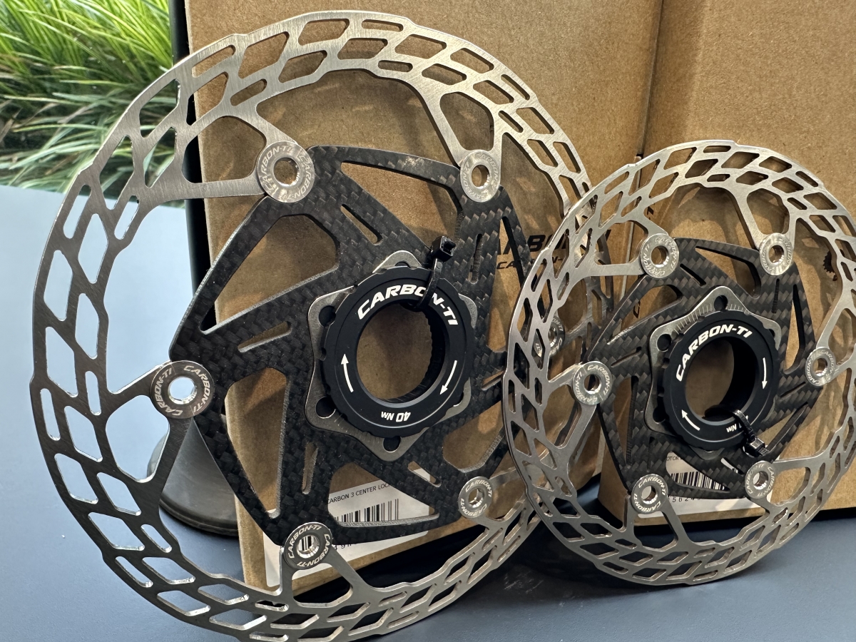 【ジロデイタリア開幕 】UAE – Team Emirates 仕様バイク、機材が気になる！ | 大阪で自転車をお探しならY's Road 大阪本館