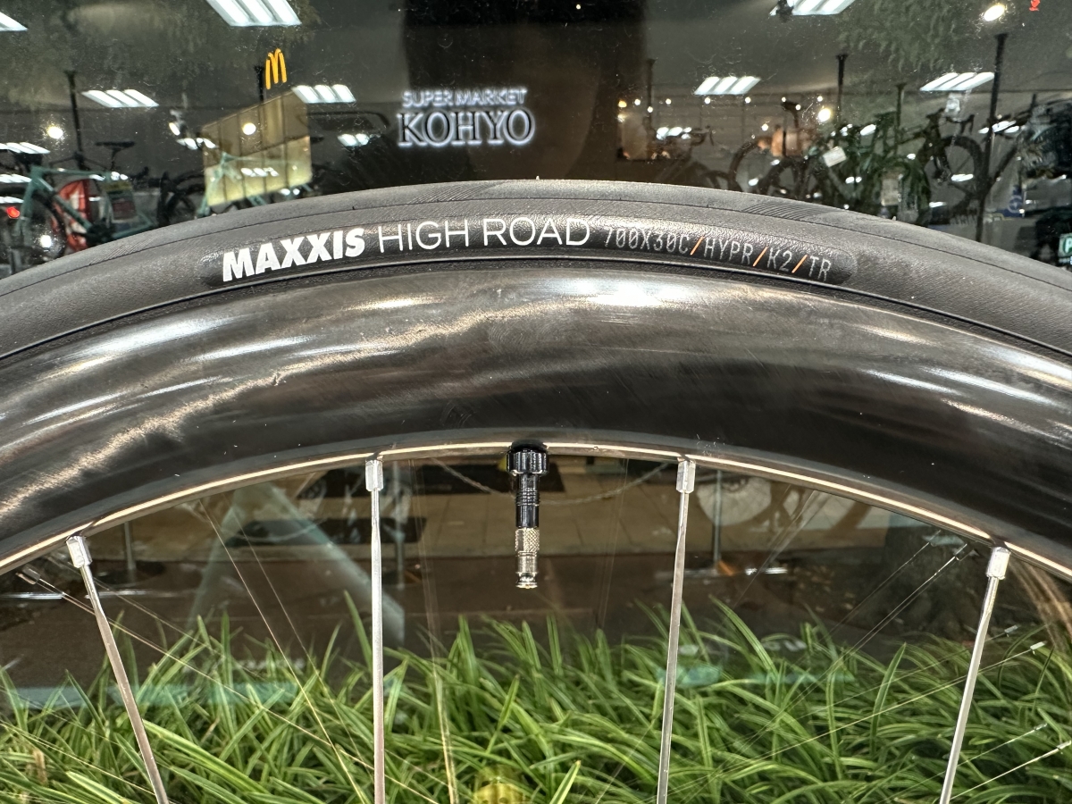 タイヤとNEWチューブレスバルブに交換！！最新！？ | 大阪で自転車をお探しならY's Road 大阪本館