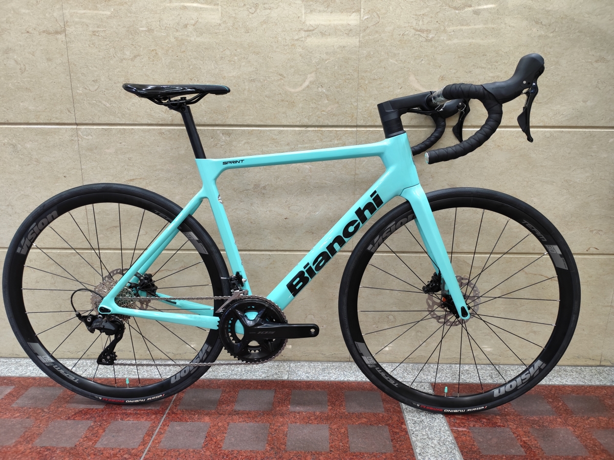 Bianchi（ビアンキ） のロードバイク　大阪梅田直接引き渡し Bianchi（ビアンキ） のロードバイク 大阪梅田直接引き渡し