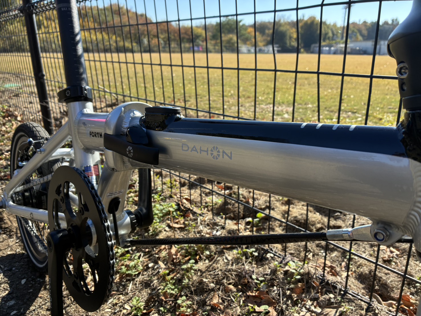 メインチューブ内にバッテリーが内蔵されている