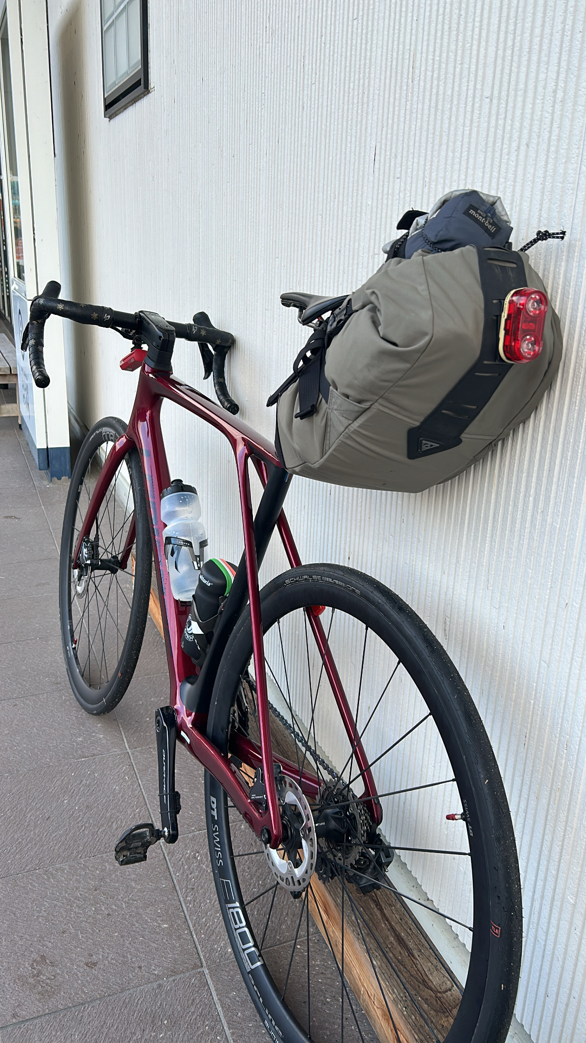 E953CEC0-5214-4E3F-B782-FAC710E6EEE6