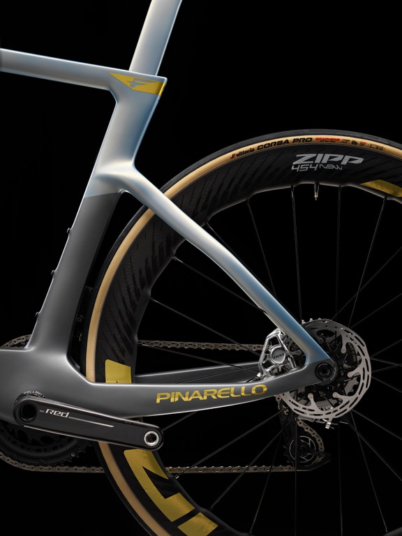 P27_DOGMA F_J011_SRAM RED AXS 2x12 DB_ZIPP 454 NSW_PART05_1024x768