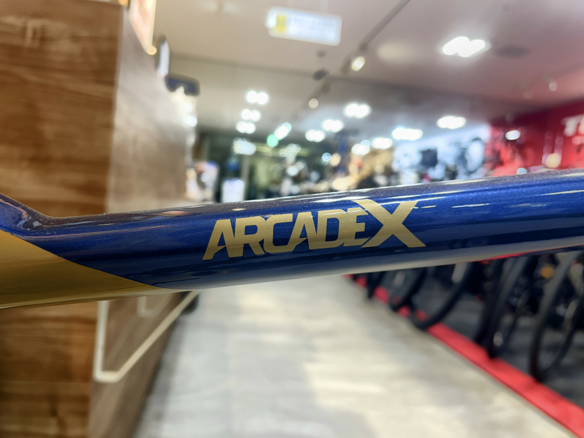 BIANCHIの本格的グラベルロードバイク ARCADEX GRX600 在庫あります